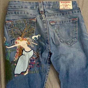 Authentic True Religion Embroidered Flare Jeans 💛